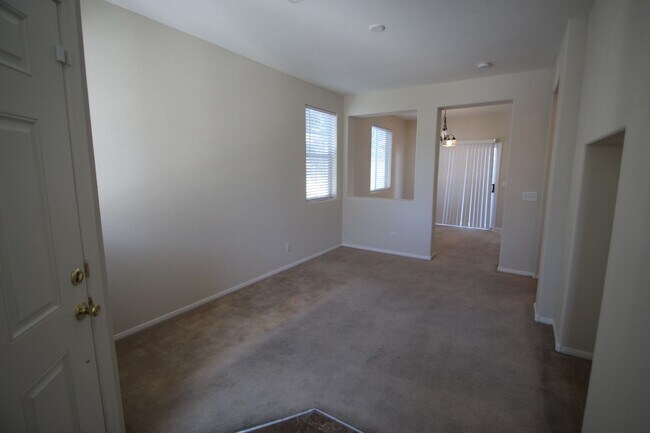 Foto del edificio - Corner lot house with 3 beds and 2.5 bath ...