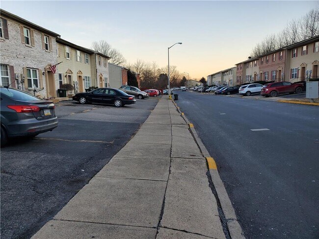 Foto del edificio - 511 Old Forge Dr