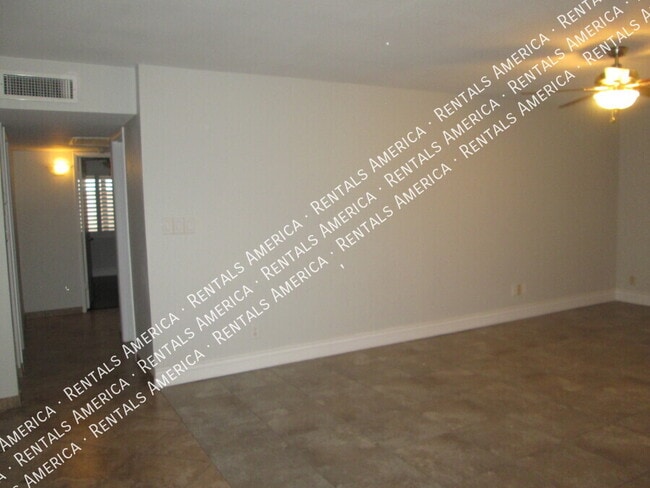 Building Photo - 5144 E Carolina Dr