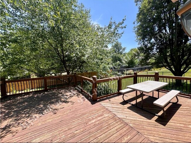Foto del edificio - Beautiful 2 Story Home in OLATHE - Coming ...