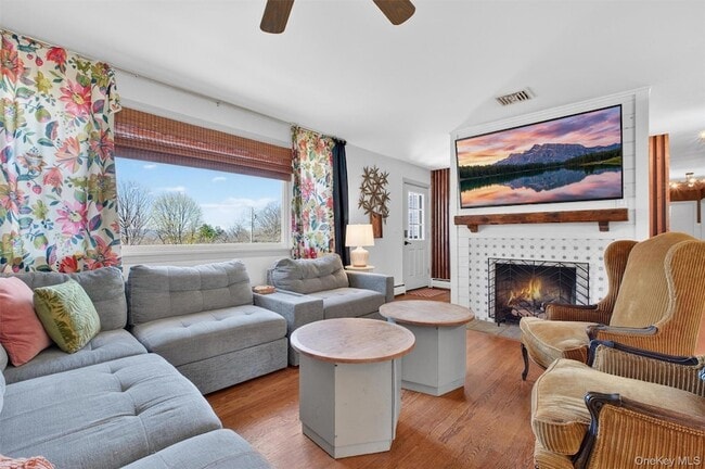 Foto del edificio - 49 Clover Hill Dr