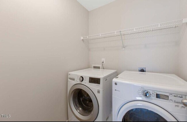Foto del edificio - 4522 Tarkiln Pl