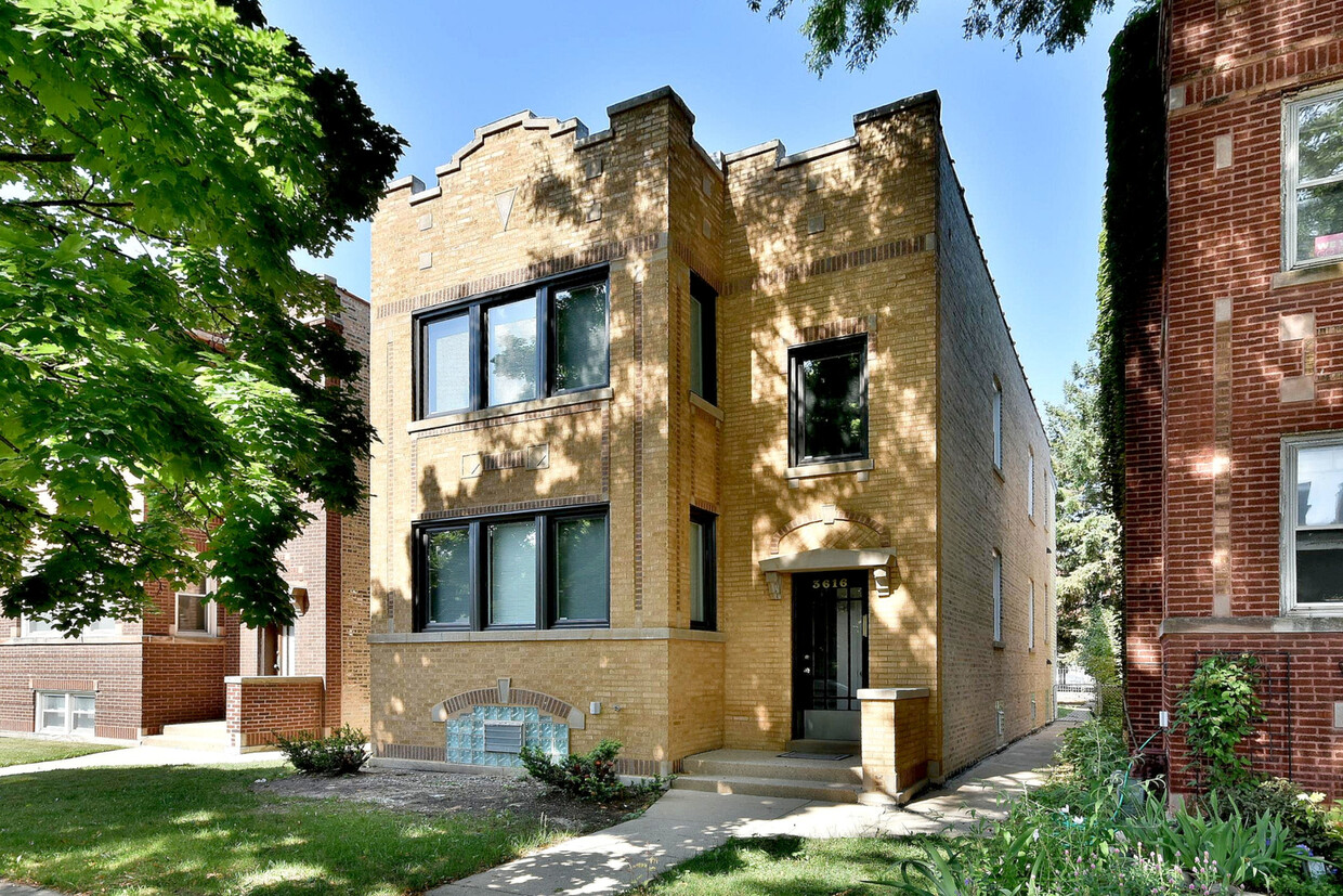 Foto principal - 3616 N Troy St