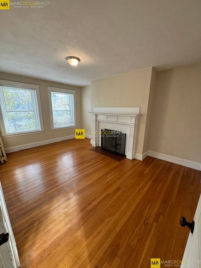 Building Photo - 59A Strathmore Rd