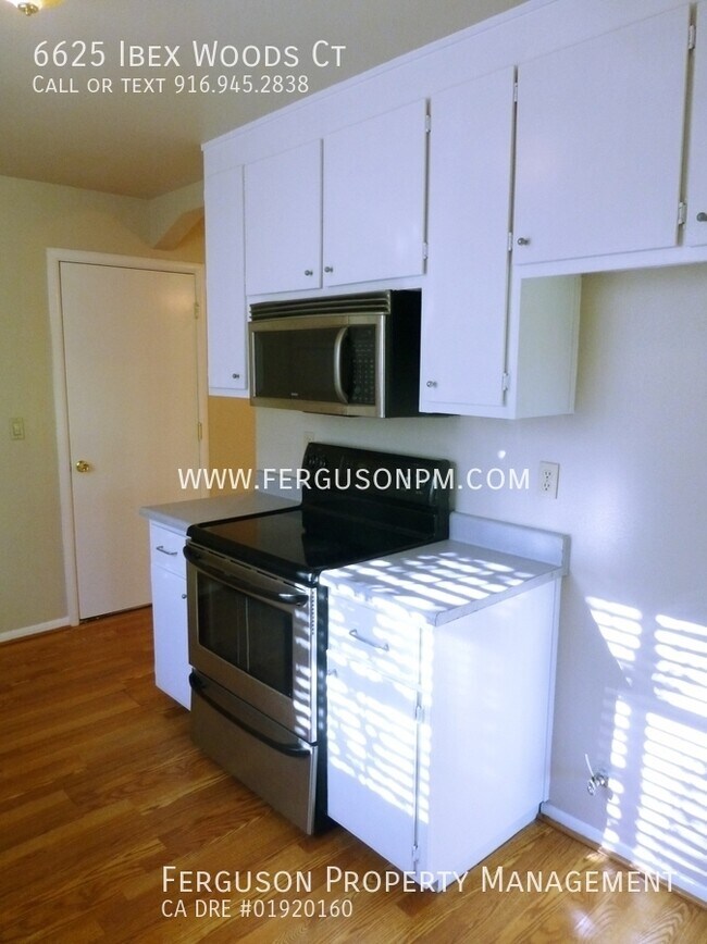 Foto del edificio - Uprgaded Home in Citrus Heights, Two Bedro...