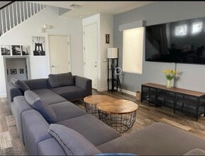 Building Photo - 5289 Coral Ribbon Ave