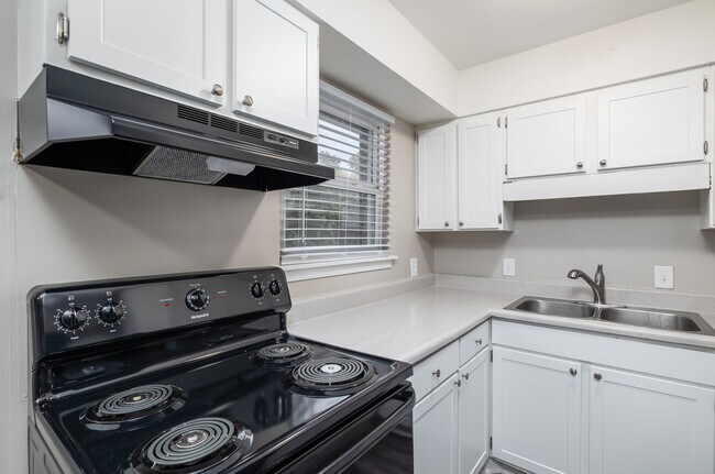 Building Photo - 1810 Willmore St Unit B