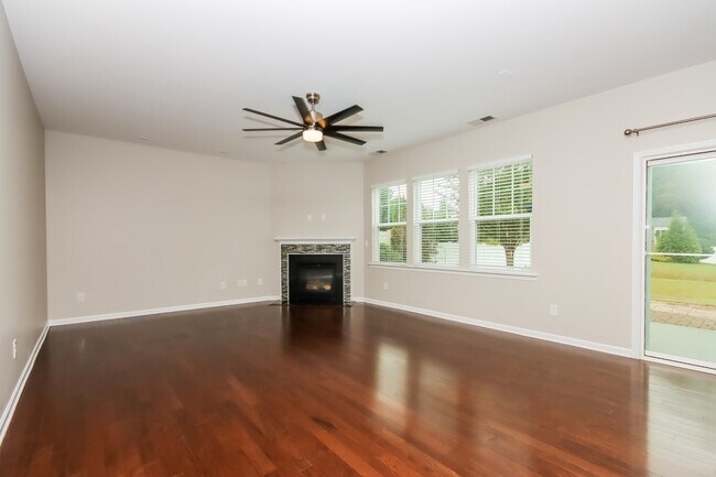 Building Photo - 136 Chertsey Dr