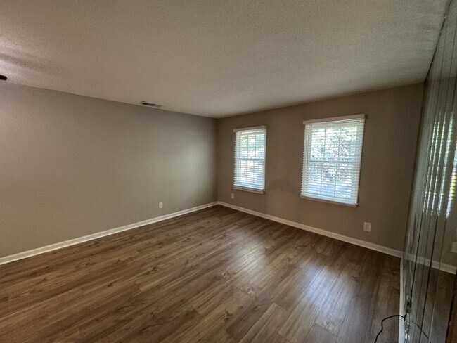 Foto del edificio - 2080 Woodlawn Dr SW