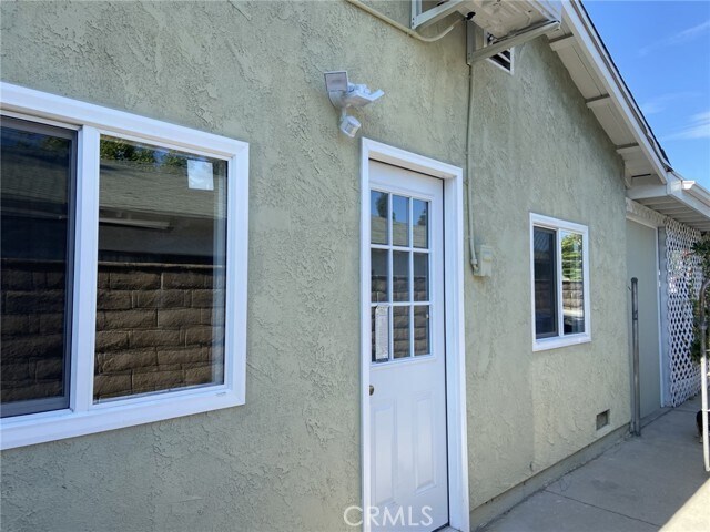 Building Photo - 1353 E Alvarado St