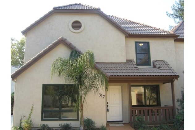 Foto del edificio - 319 Russell Blvd