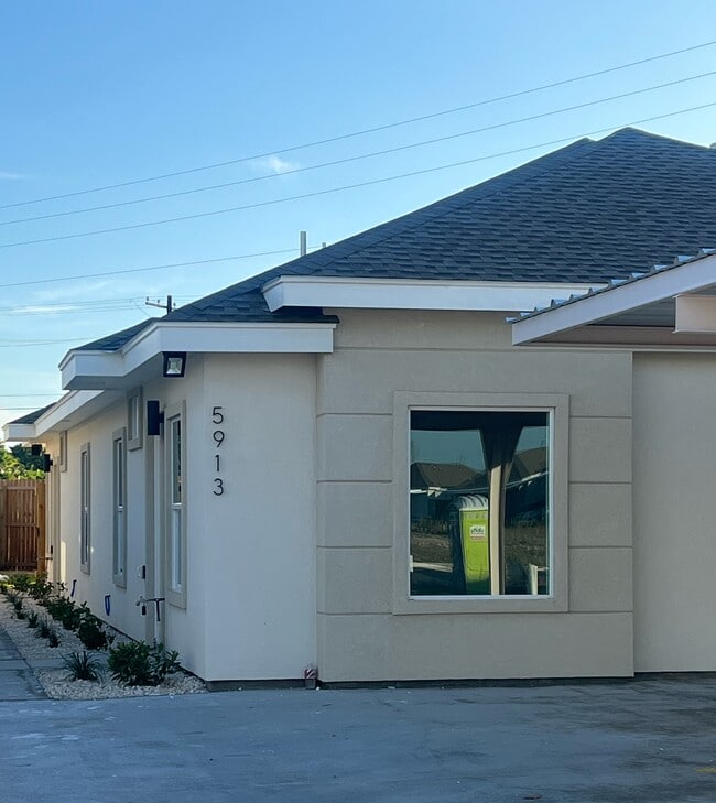 Building Photo - 5913 Puffin Ave