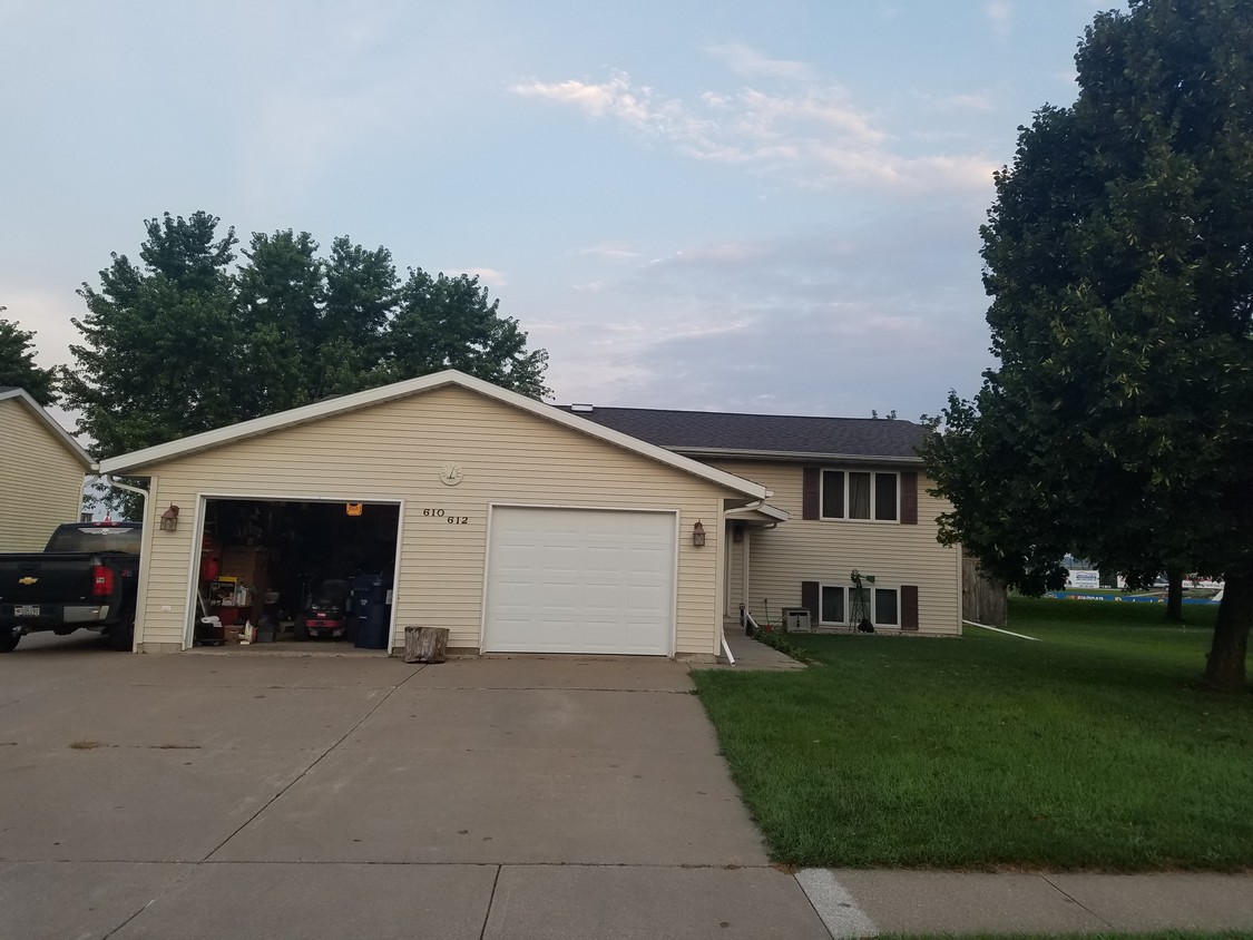 Duplex - 610 Lynn Dr