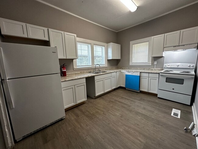 Foto del edificio - 213 E Main St