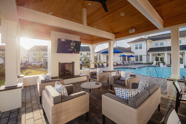 Building Photo - Hawthorne at the Pointe