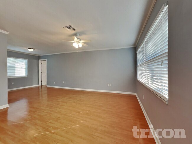 Building Photo - 10461 110th Way N