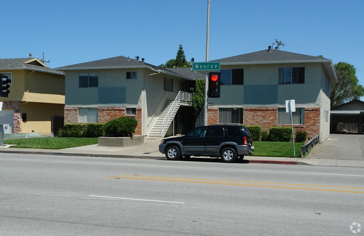 Foto principal - 3351 Monroe St