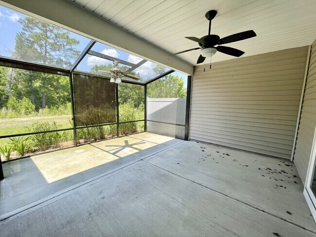 Building Photo - Three Bedroom, Cypress Ridge Townhouse!