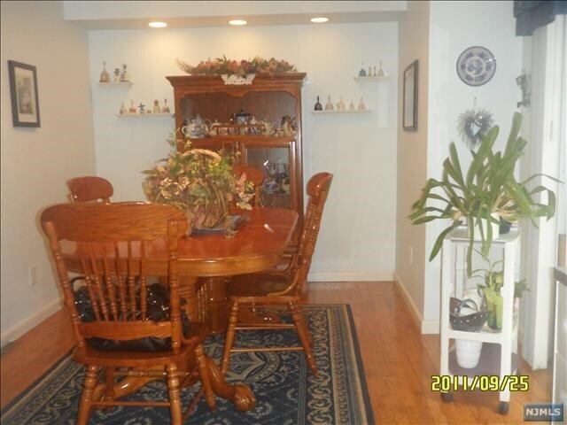 Foto del edificio - 294 Buttonwood Dr
