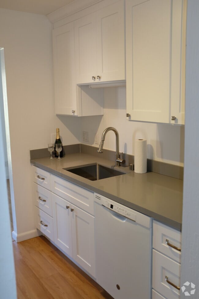 Building Photo - 330 N Civic Dr