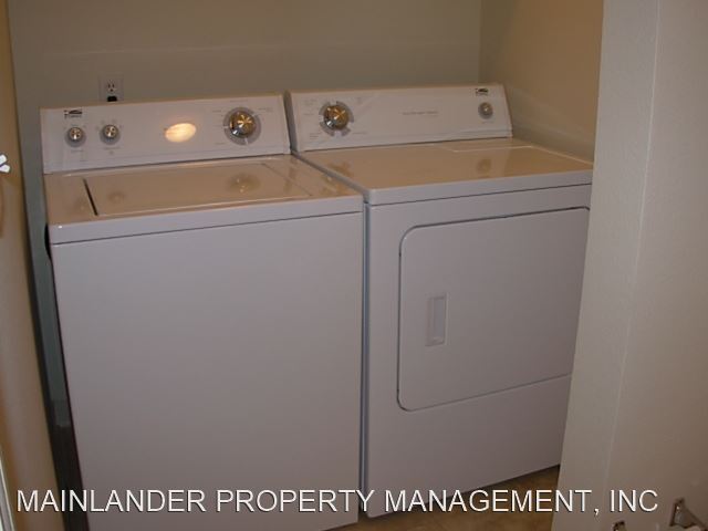 Building Photo - 2 br, 2.5 bath House - 7159 SW SAGERT ST #109