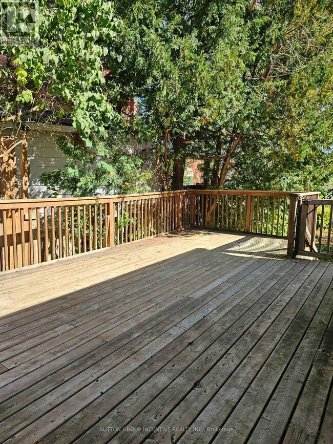 Building Photo - 191 Nottawasaga St