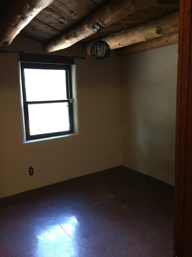 Foto del edificio - WATSON ADOBE 3 Bedroom 2 Bath 1350/SF