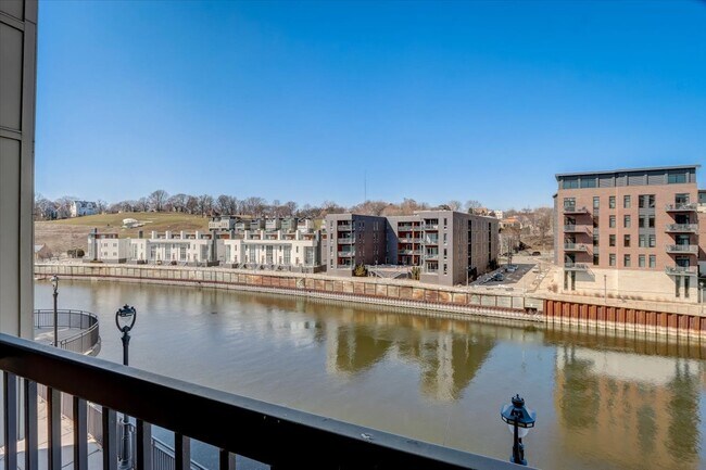 Foto del edificio - 1915 N Water St