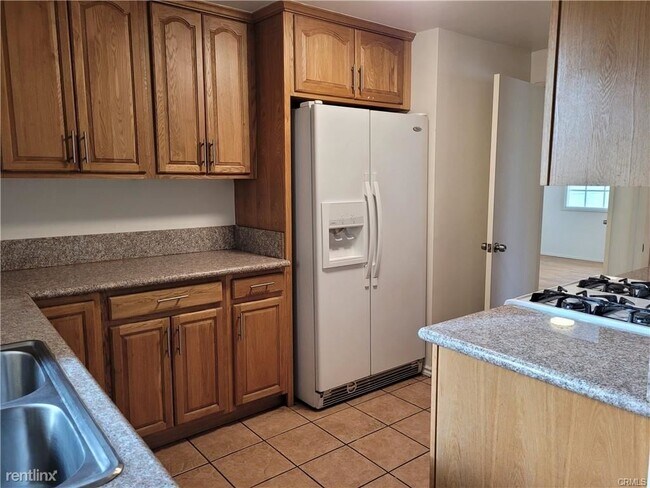Building Photo - 3 br, 1.5 bath House - 6320 Lemon Ave