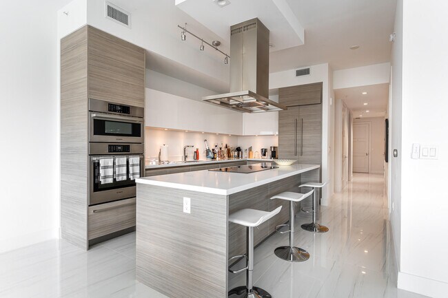 Building Photo - 155 E Boca Raton Rd
