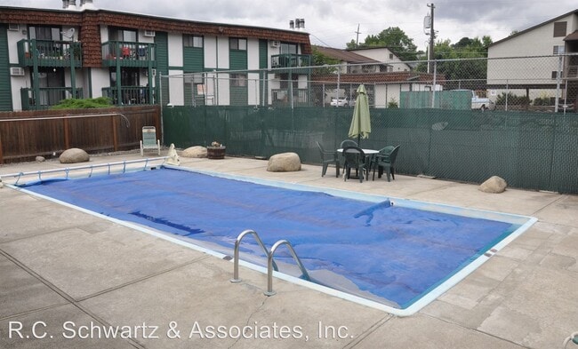 Building Photo - 2121 E Upriver Dr