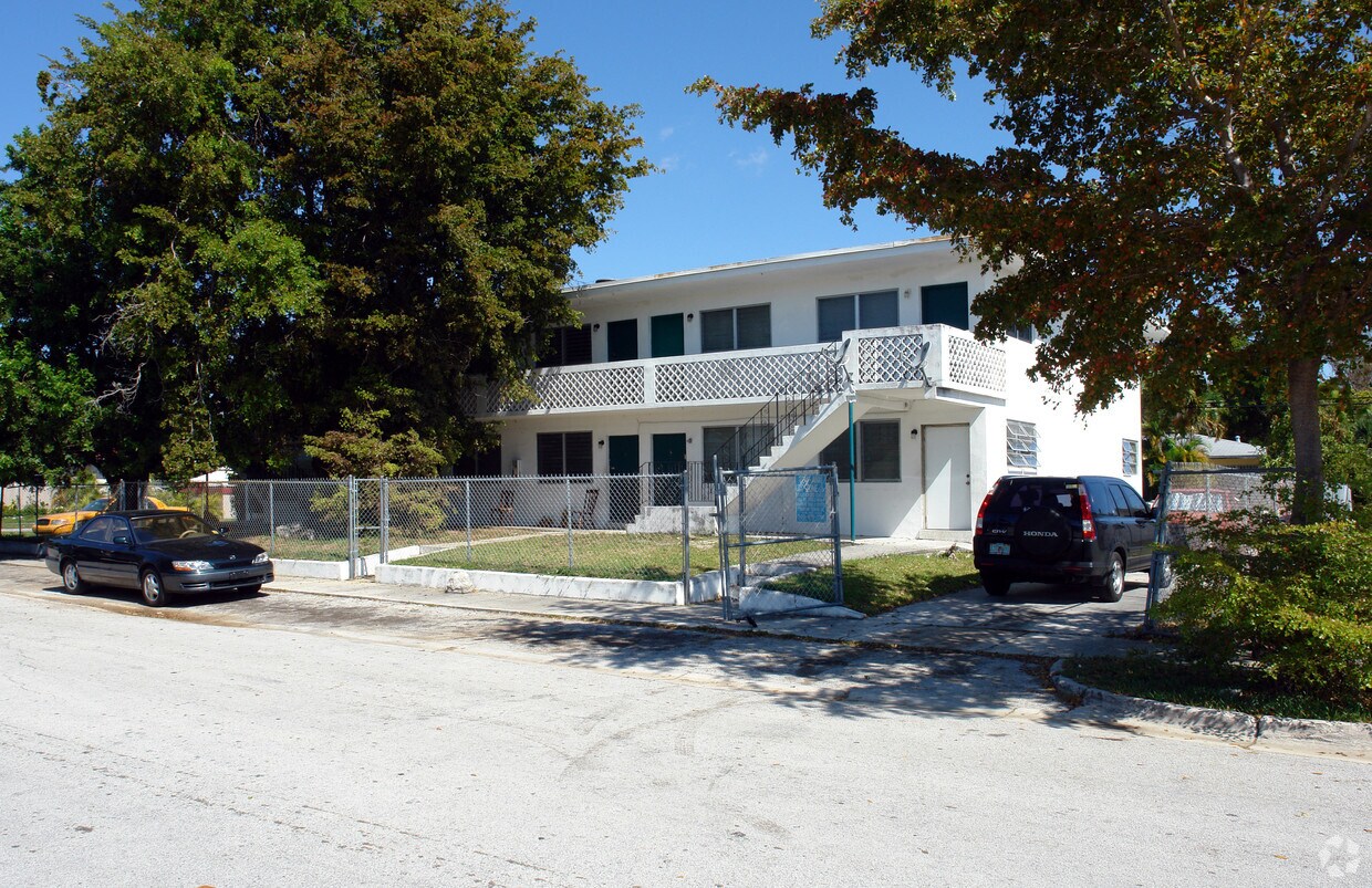 Building Photo - 1001 NE 80th St