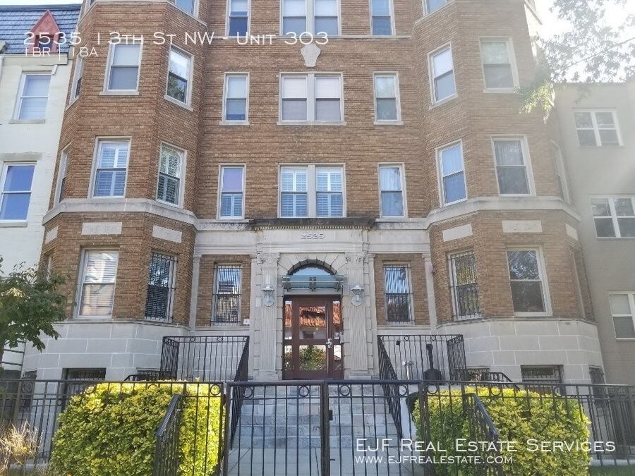 Foto principal - 2535 13th St NW