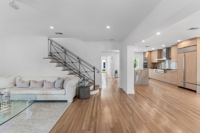 Photo - 306 Cordova Rd House