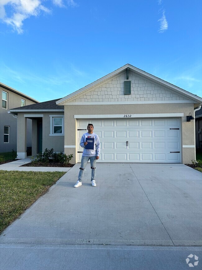 Bay Lake Ranch Apartments for Rent with Extra Storage Saint Cloud, FL