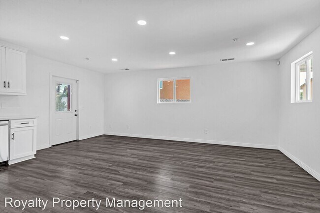 Foto del edificio - 3 br, 2 bath House - 8134 Mount Vernon Street