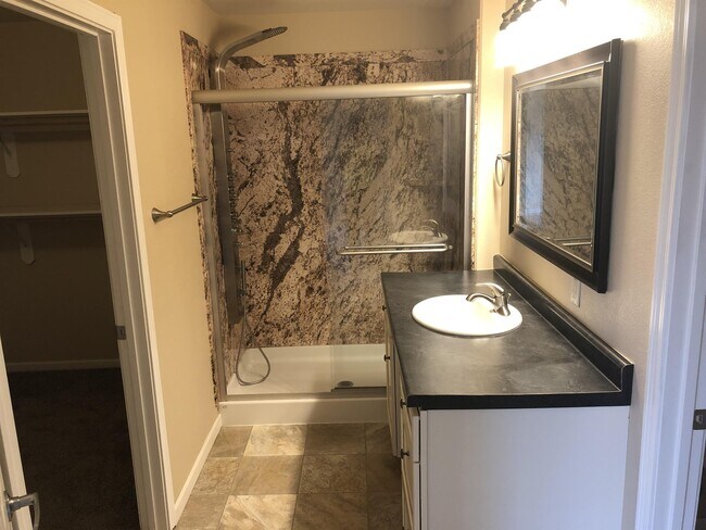 Foto del edificio - 704-726 26 St NW