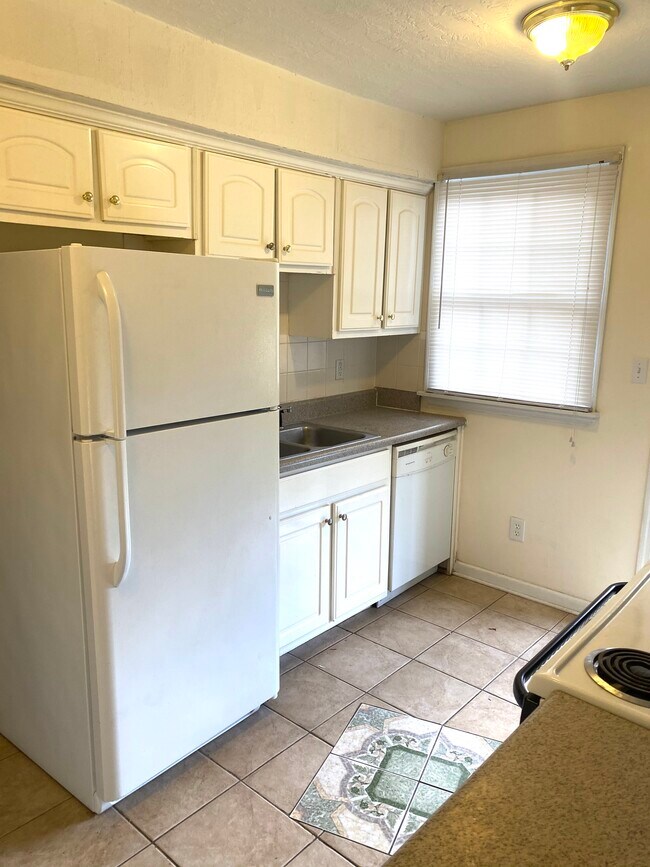 Building Photo - 2006 Central Ave