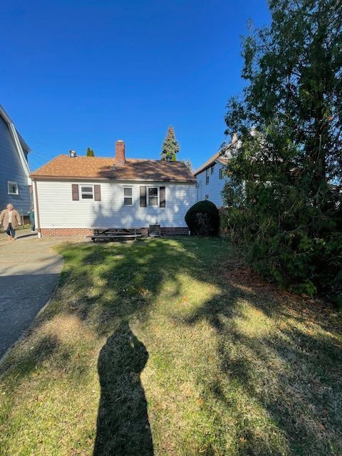 Building Photo - Renovated 2 bedroom home with large yard!