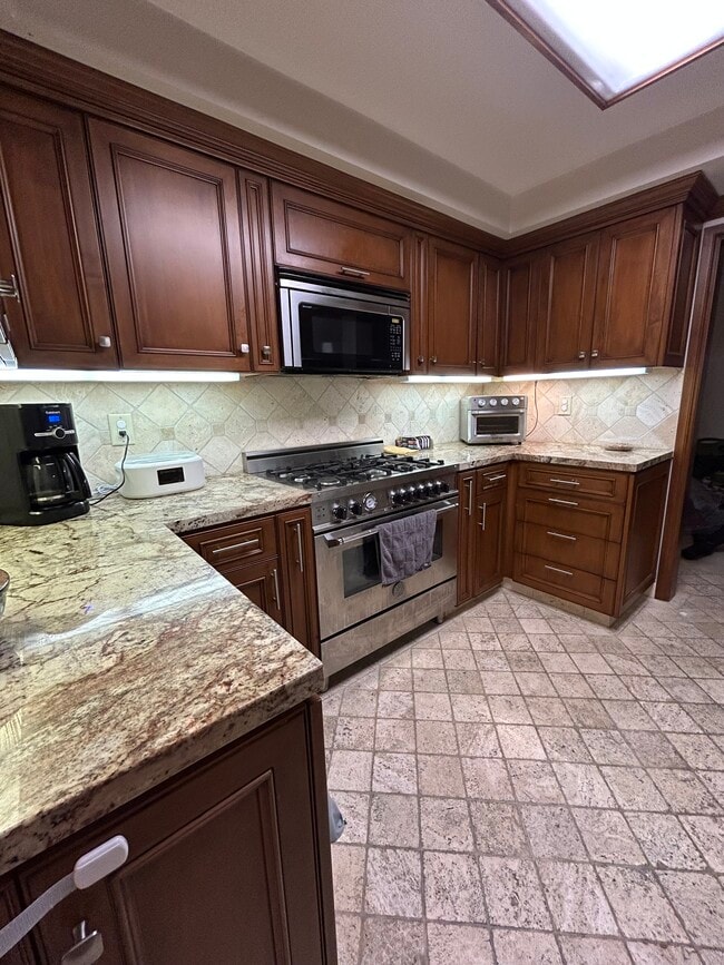 Kitchen - 11911 Magnolia Blvd