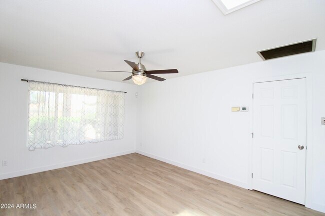 Foto del edificio - 10312 E Cactus Rd