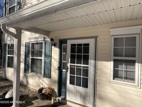 Building Photo - 1121 Roseberry Ct