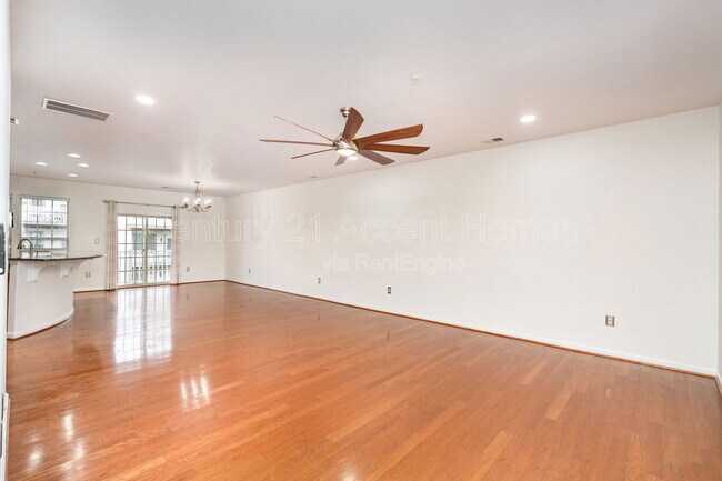 Foto del edificio - 8007 Crescent Park Dr