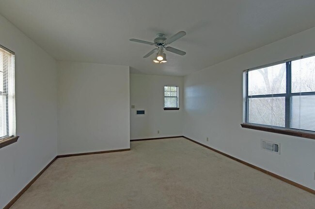 Building Photo - 1211 Barbara Ann St