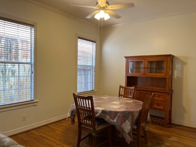 Building Photo - 6855 Bellgreen Dr