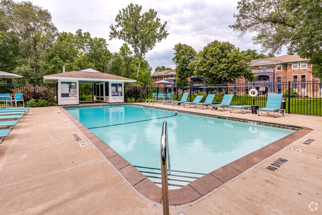 Outdoor Pool - Lake Place Luxury Apartments & Townhomes