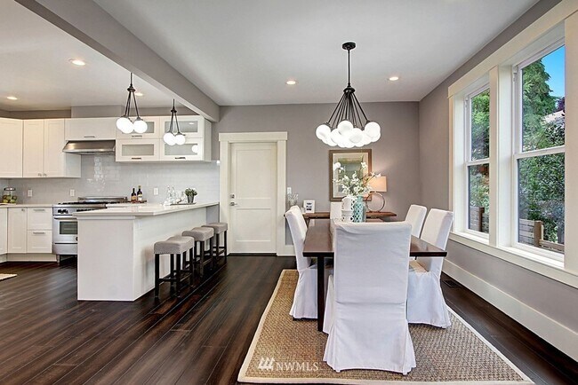 Foto del edificio - Spacious 5BR 3.5BA Home in Ravenna – Garage, Fenced Yard, A/C