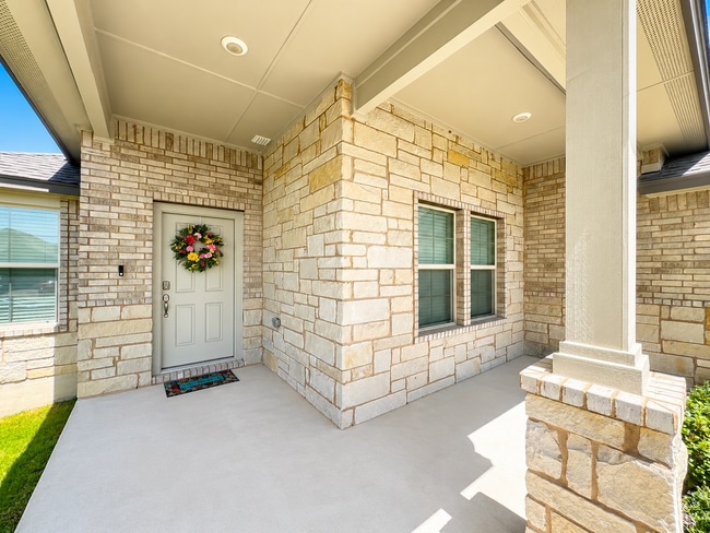 Building Photo - Available for Move-in June 10th!