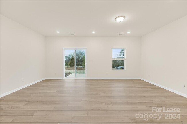 Building Photo - 2777 Yeager Dr NW