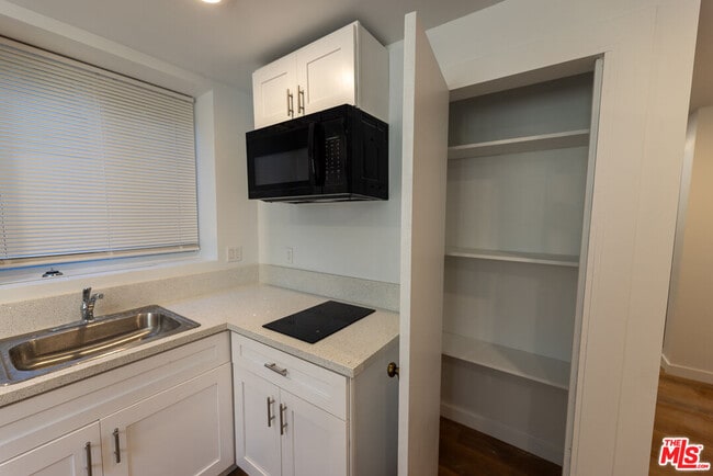 Building Photo - 1420 Alvarado Terrace